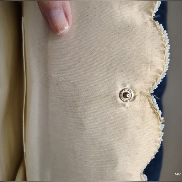 Chic Cream Beaded Clutch - Picture 6 of 7